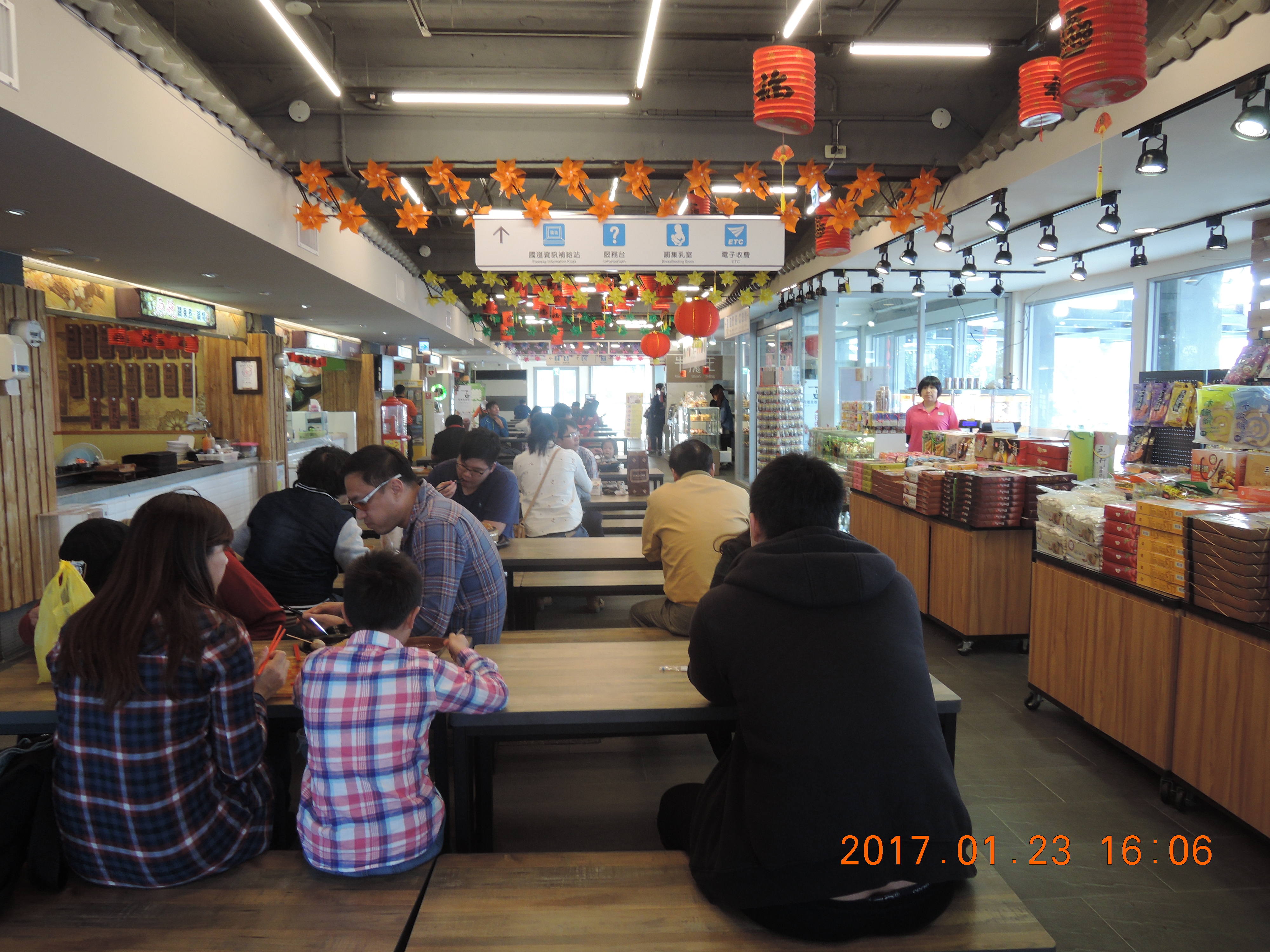 新營服務區南下賣場內部網頁照片104.07.11